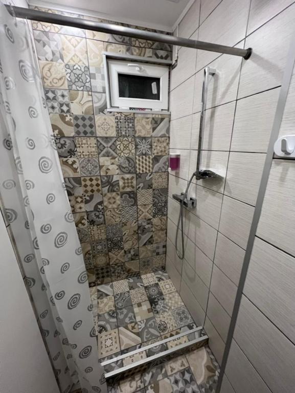1-Beadroom Apartment with free parking - 566