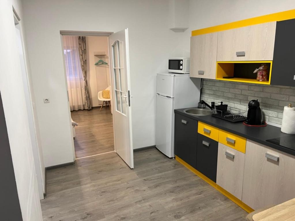 1-Beadroom Apartment with free parking - 338