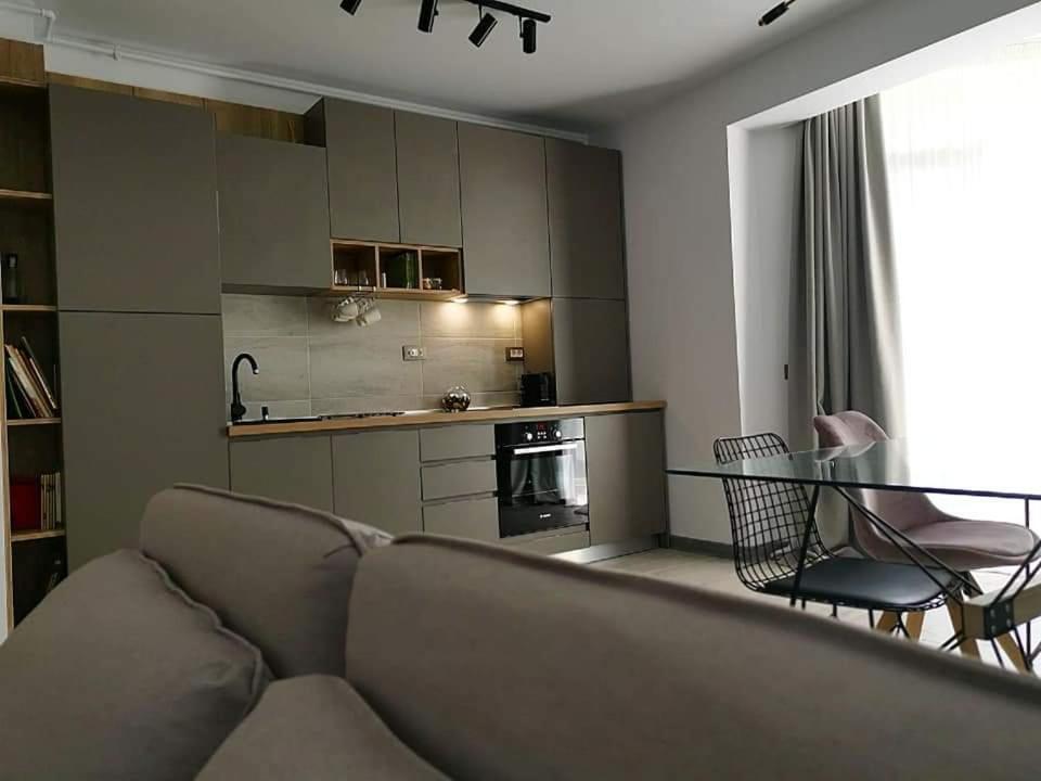 49 Apartment - 678