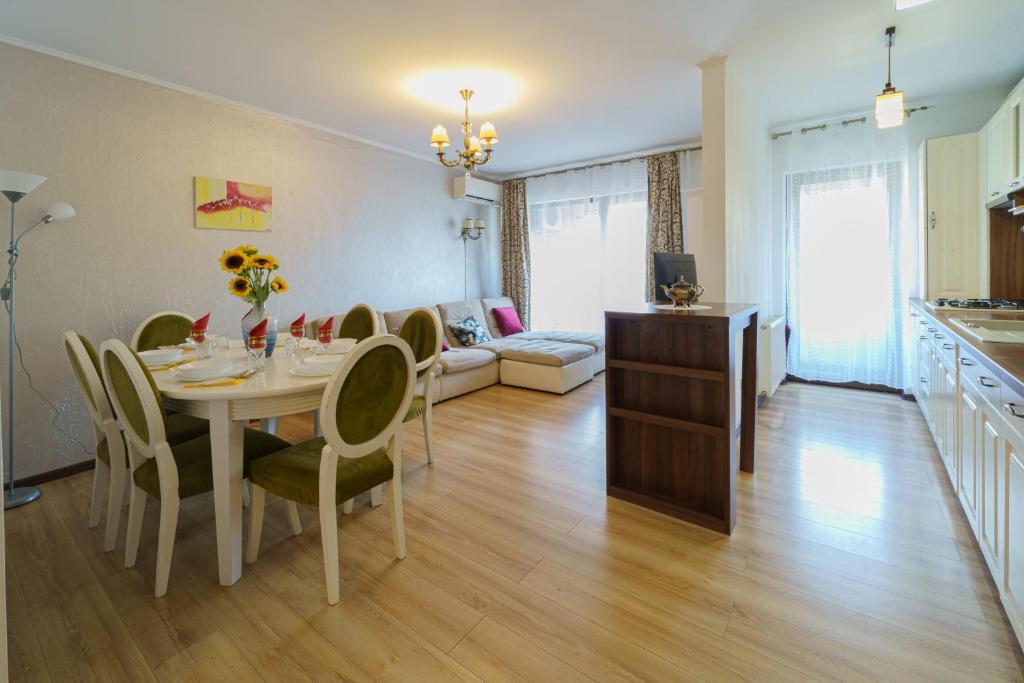 5* Mansion in City Center - 717