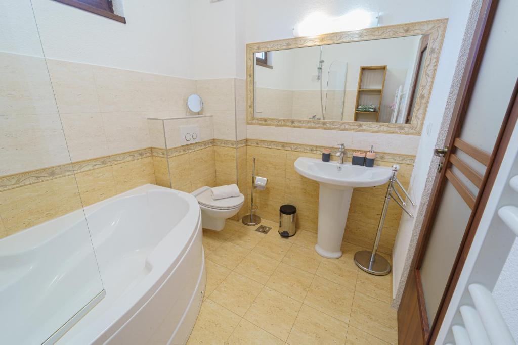 5* Mansion in City Center - 833
