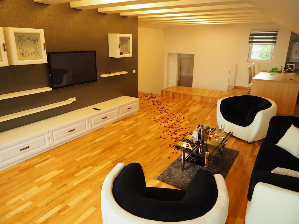 5 Star Residence - 829