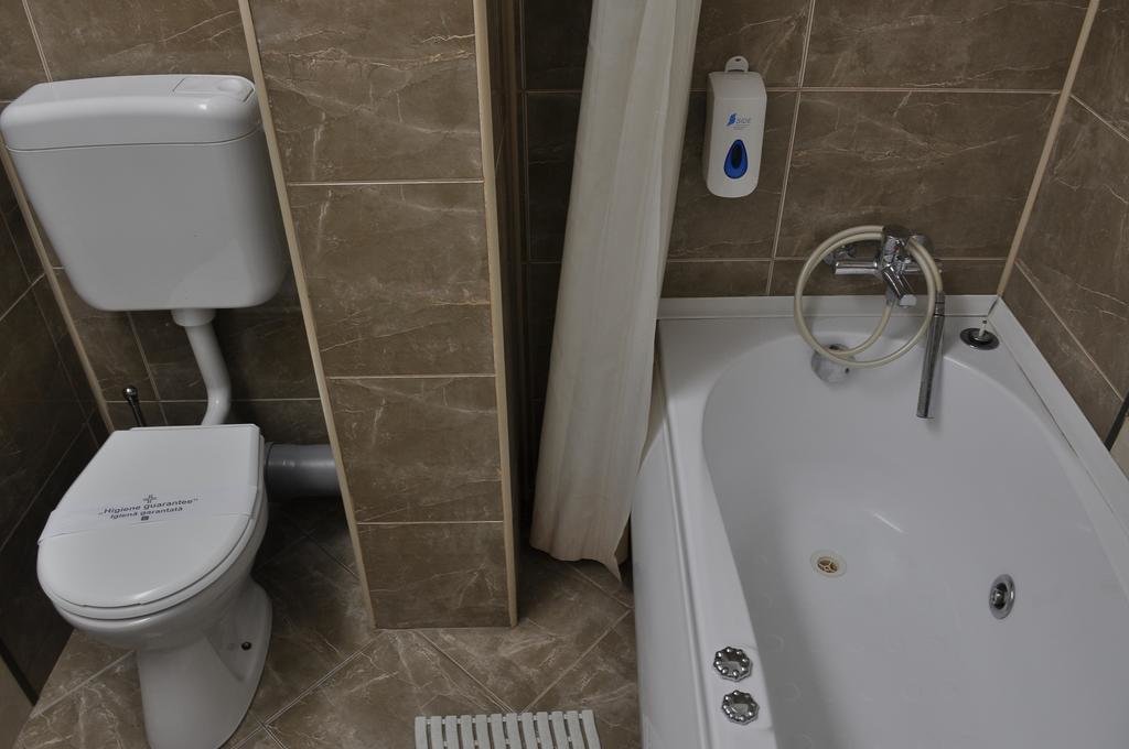 Ave Hotel Victoriei - 687
