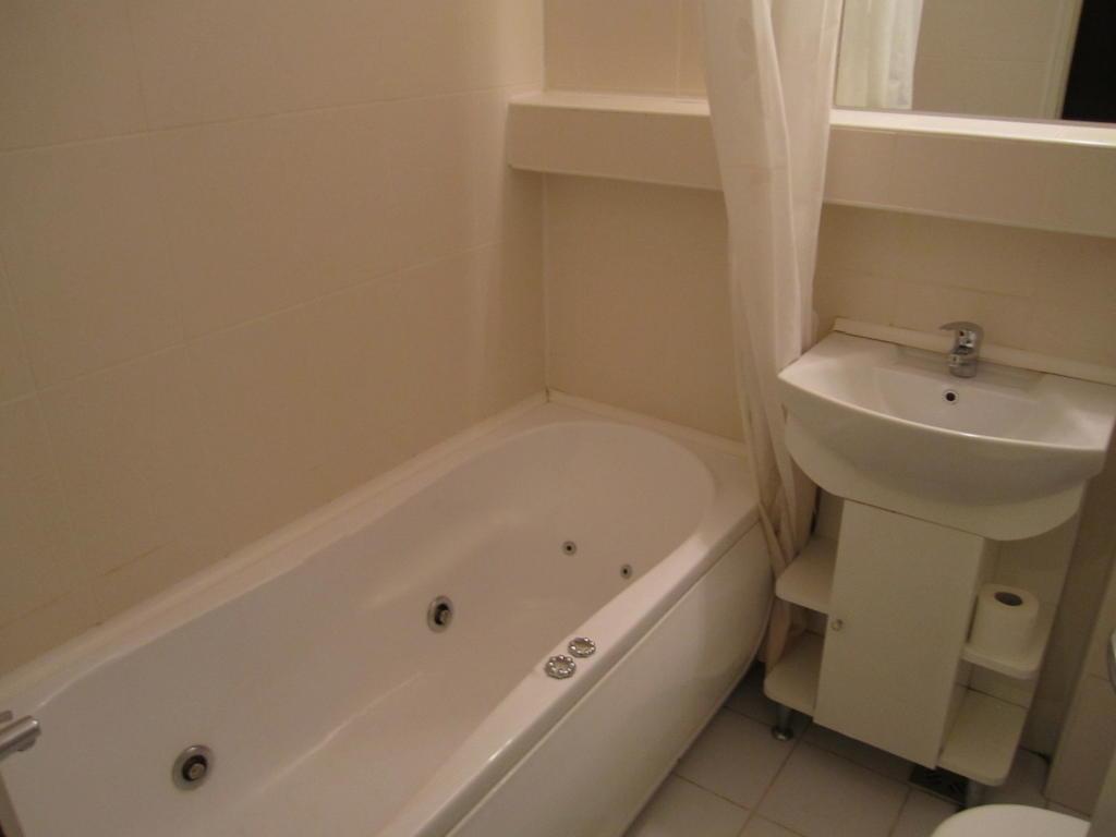 Ave Hotel Victoriei - 567