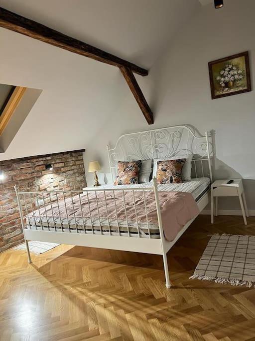 Adorable 3 bedroom GuestHouse - 128