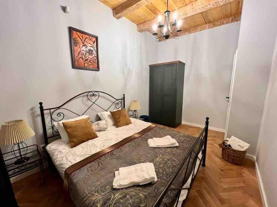 Adorable 3 bedroom GuestHouse - 173