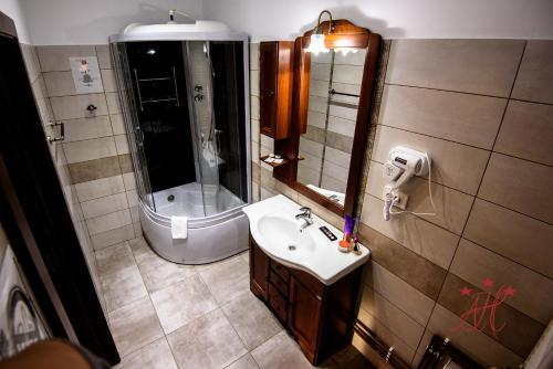 Alexander House - 339