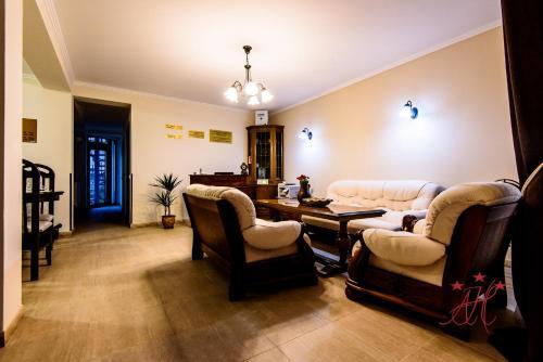 Alexander House - 892