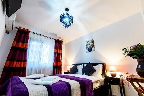 Alexander House - 275