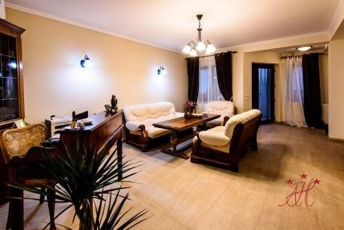 Alexander House - 633