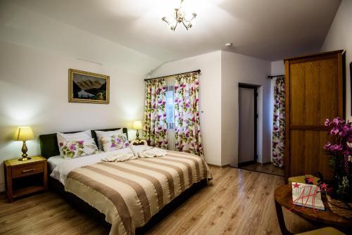 Alexander House - 221