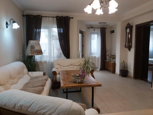 Alexander House - 398