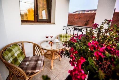 Alexander House - 896