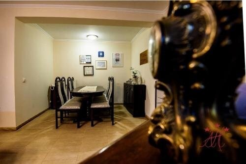 Alexander House - 87