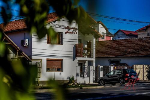 Alexander House - 828
