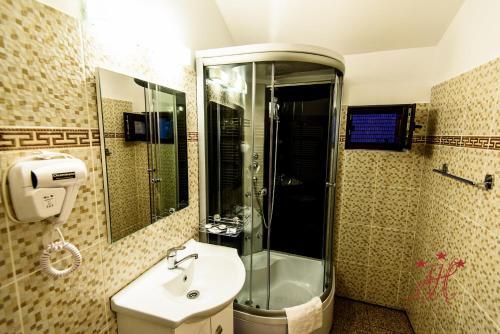 Alexander House - 406