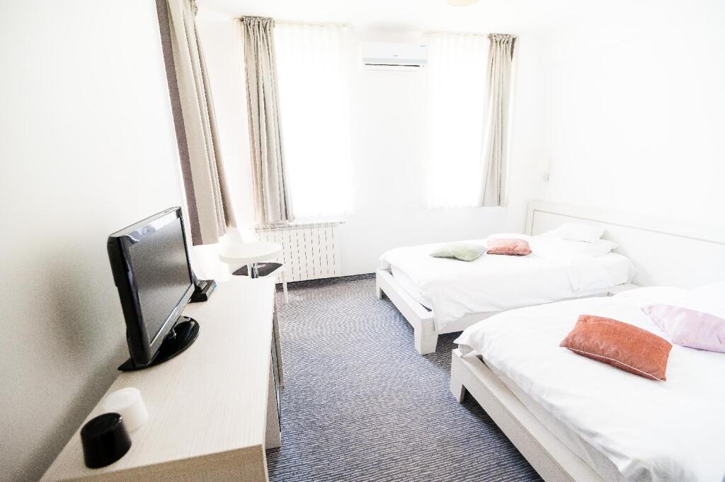 Alex & George Boutique Hotel - 797