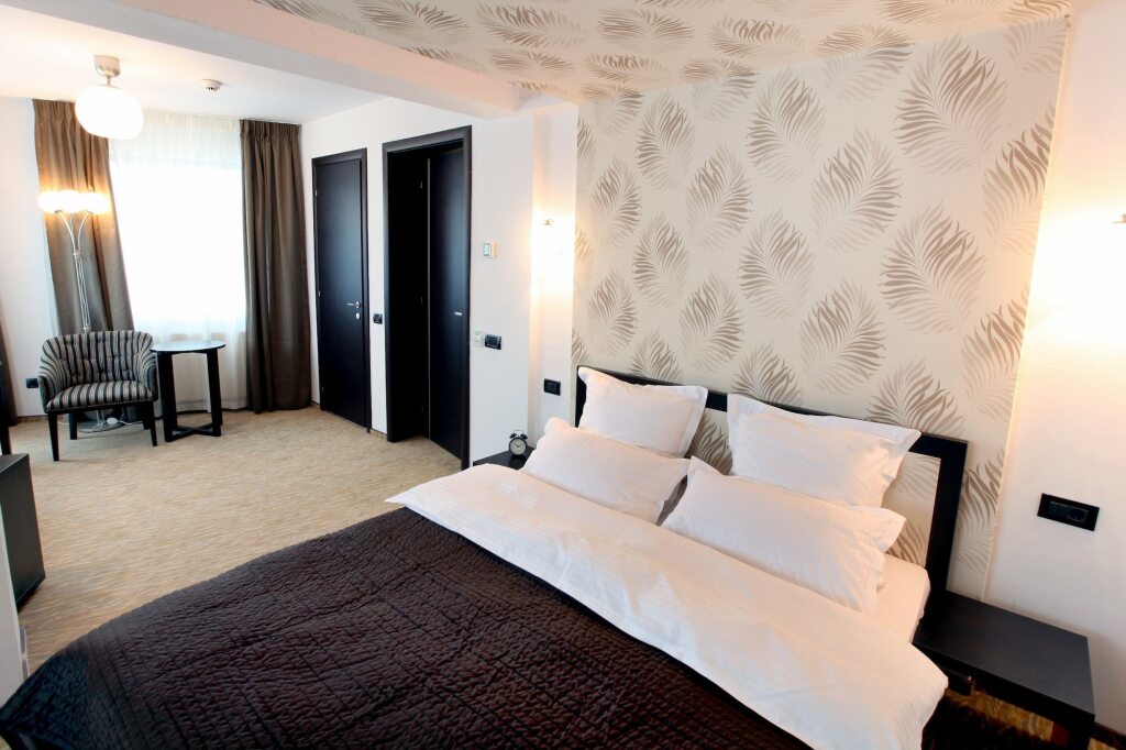 Ambiance Hotel - 220