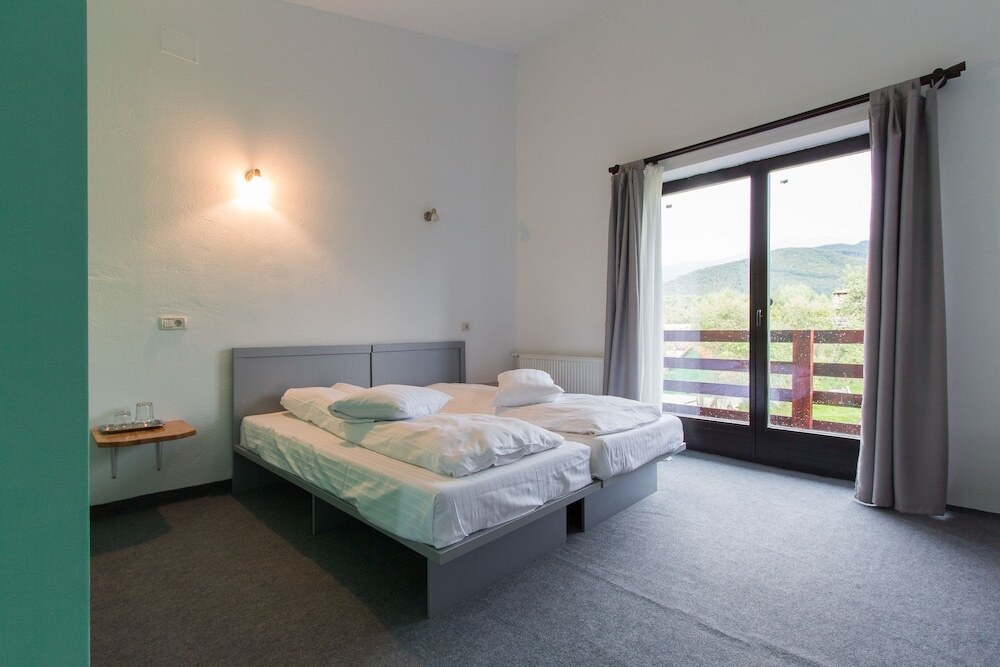 Ana Bed and Breakfast - 677