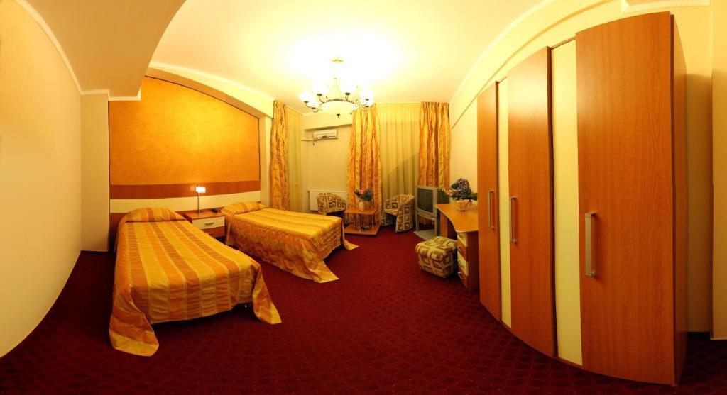 Andre's Hotel - 466