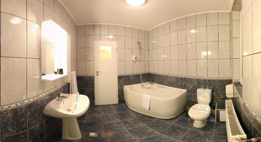 Andre's Hotel - 99