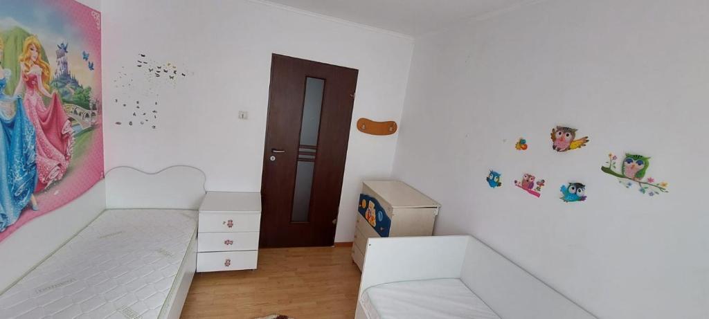 Apartament 4 camere - 952