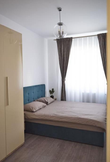 Apartament cu 3 camere Prima Universității - 88