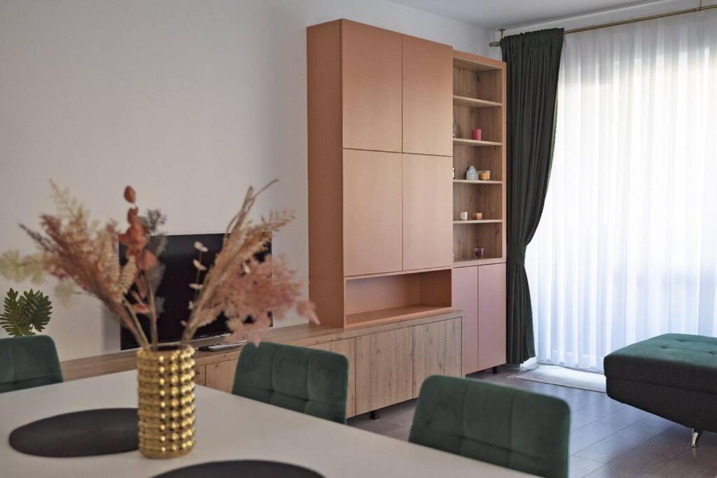 Apartament cu 3 camere Prima Universității - 867