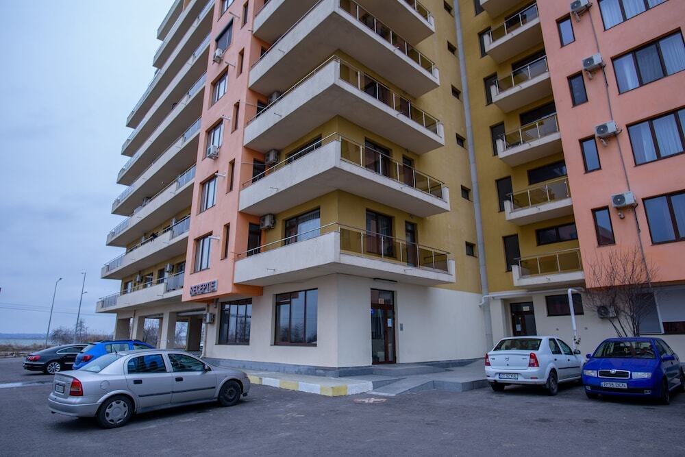 Summerland Apartment - 464