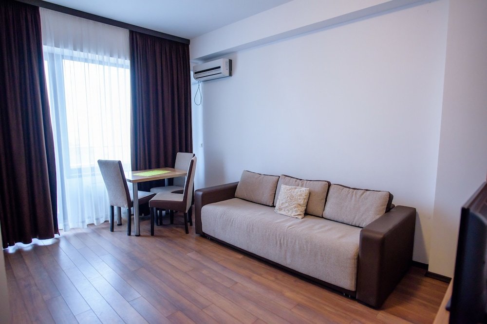 Summerland Apartment - 639