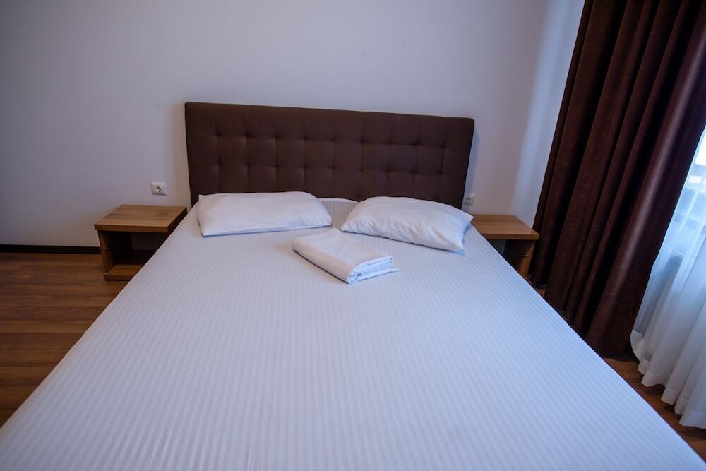 Summerland Apartment - 851