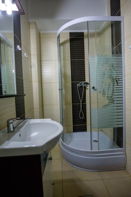 Summerland Apartment - 737