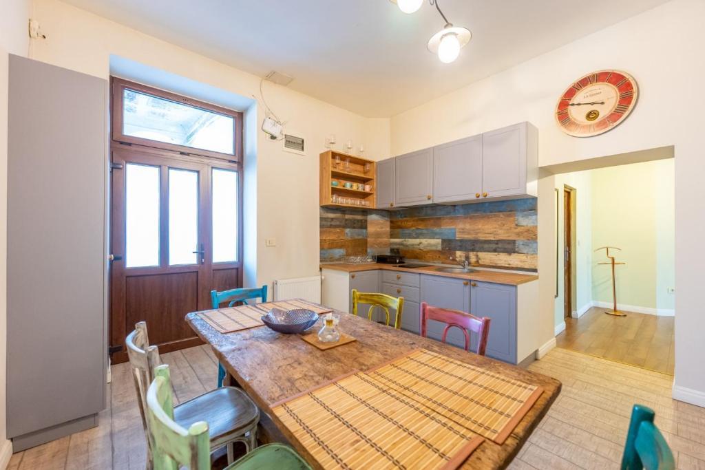 Apartament superior in centrul orașului - 720
