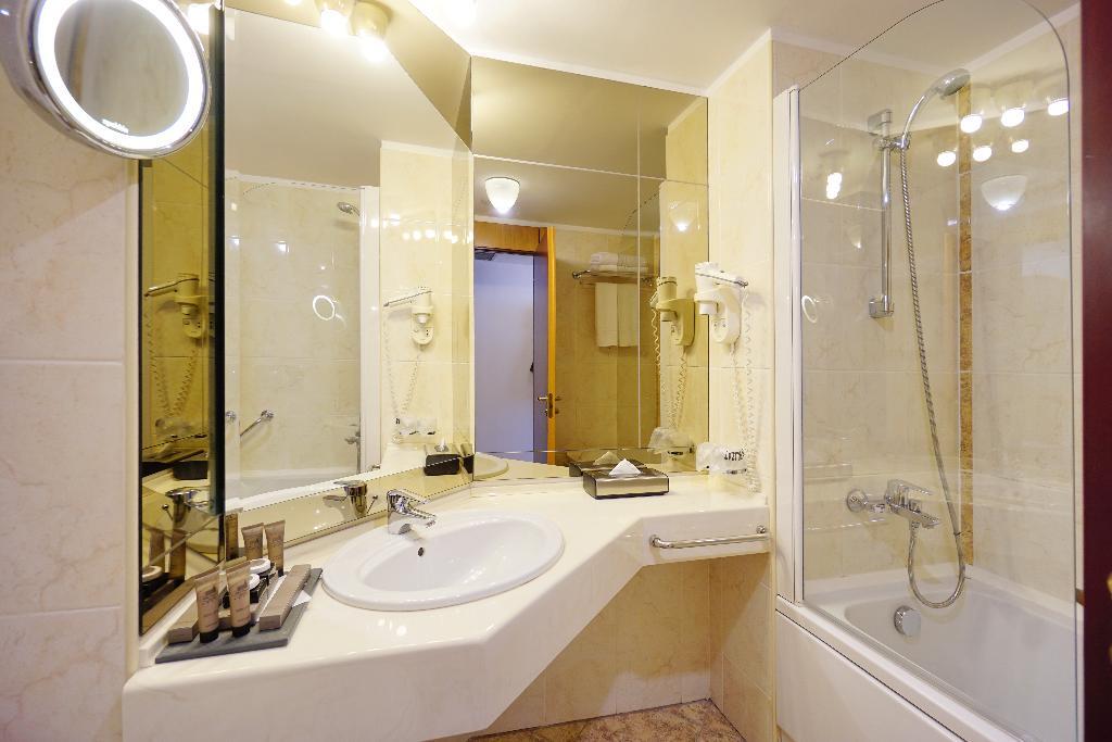 Aro Palace Hotel - 955