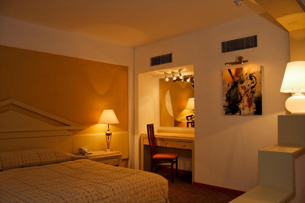Aro Palace Hotel - 938