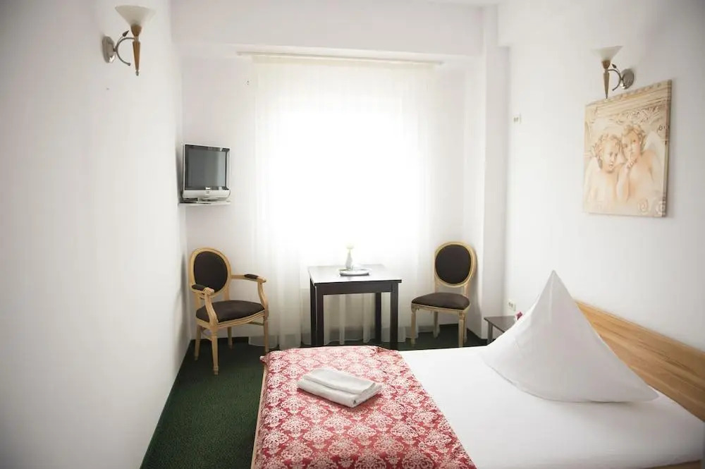 Arta Hotel - 185