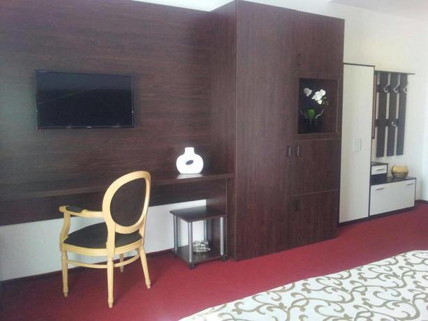 Arta Hotel - 658
