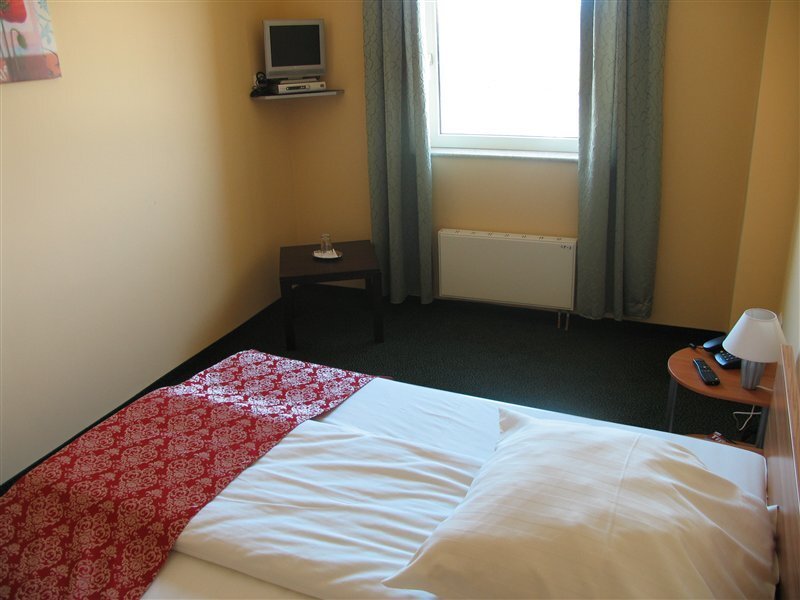 Arta Hotel - 830