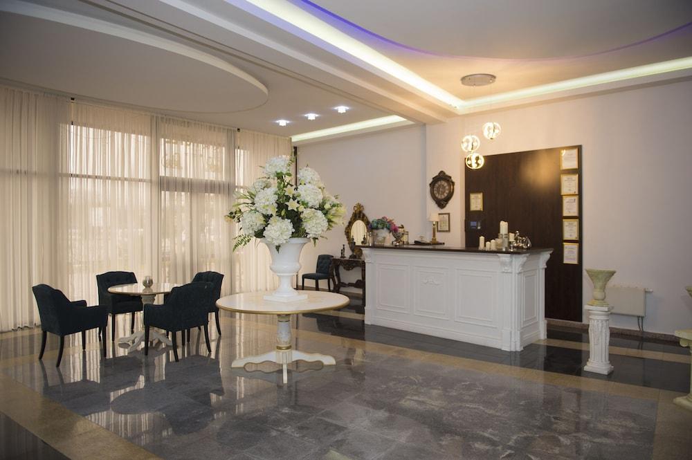 Arta Hotel - 550