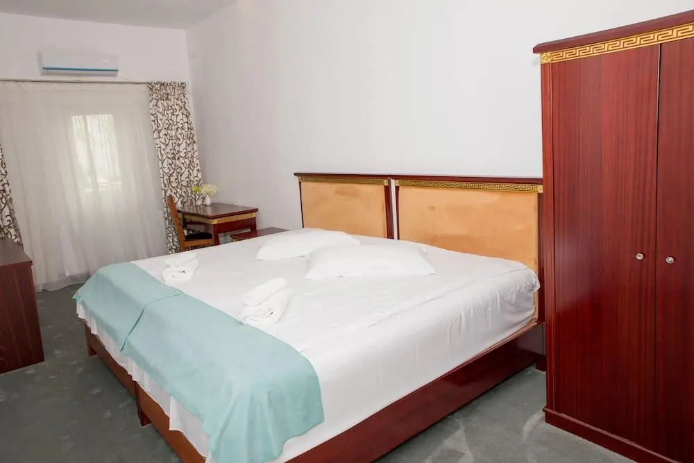 Arta Hotel - 948