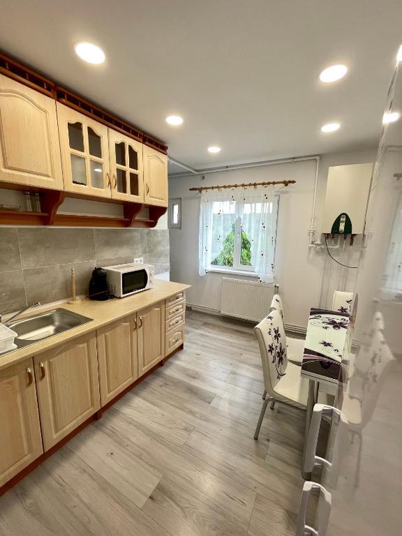 A’s Sweet Home - 672