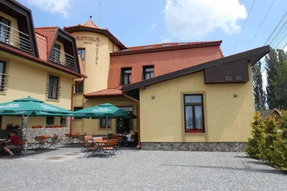 Astoria Hotel & Restaurant - 165