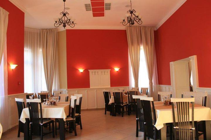 Astoria Hotel & Restaurant - 185