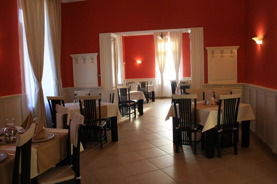 Astoria Hotel & Restaurant - 222