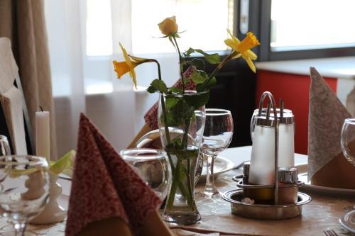 Astoria Hotel & Restaurant - 874