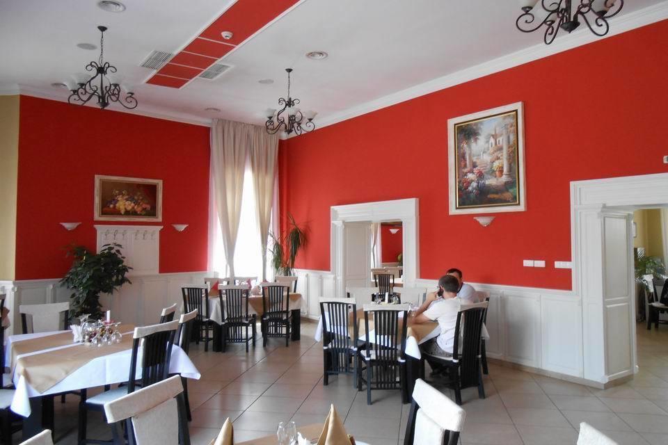 Astoria Hotel & Restaurant - 272