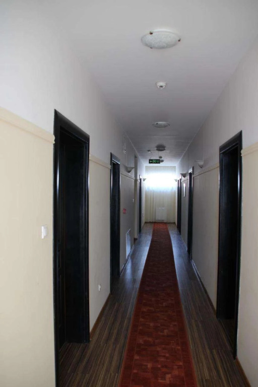 Astoria Hotel & Restaurant - 418