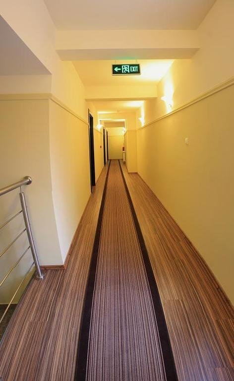 Astoria Hotel & Restaurant - 845