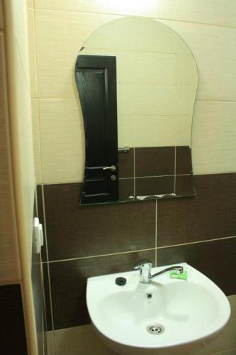 Astoria Hotel & Restaurant - 872