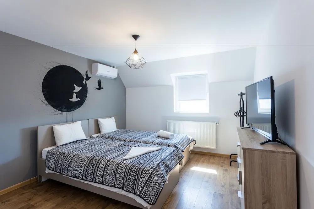 Benjamin Franklin Suite - 376